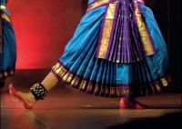 Danseuse hindoue en jupe bleue